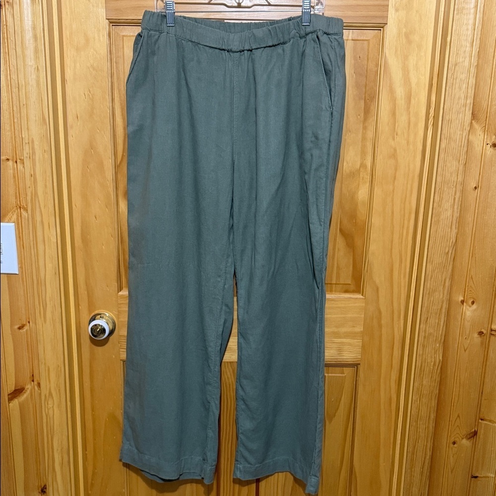 Caslon Sage Green Wide Leg Pants with Pockets. Size Large.